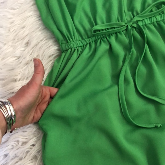 Vibrant Light Green V-neck Ruffle Dress w/ Pockets knee length Small. Work wear - Picture 4 of 7